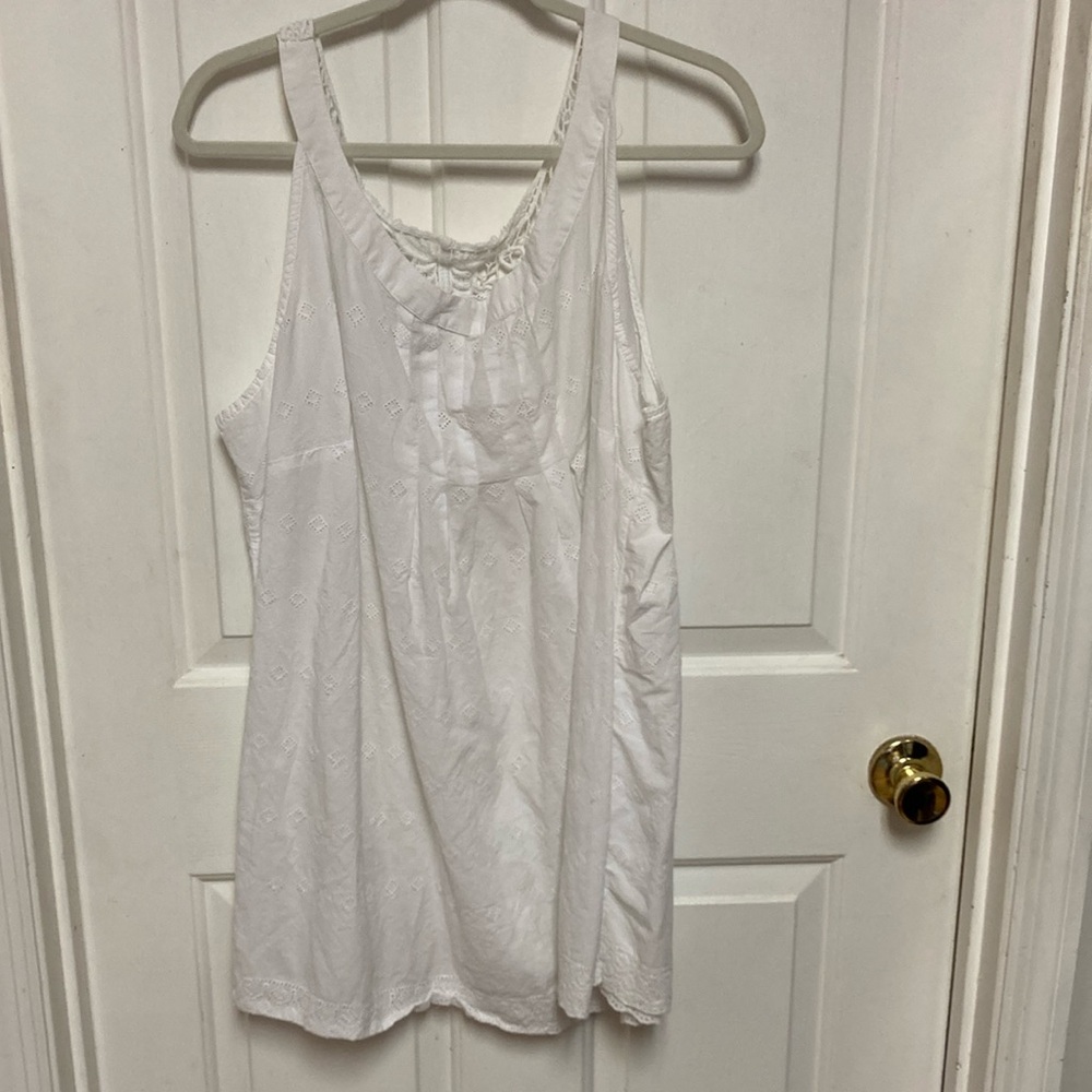 3 /$20… bundle and save 
White sleeveless top 26/28
